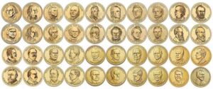 Золотые монеты президентских долларов США с участием разных президентов.
